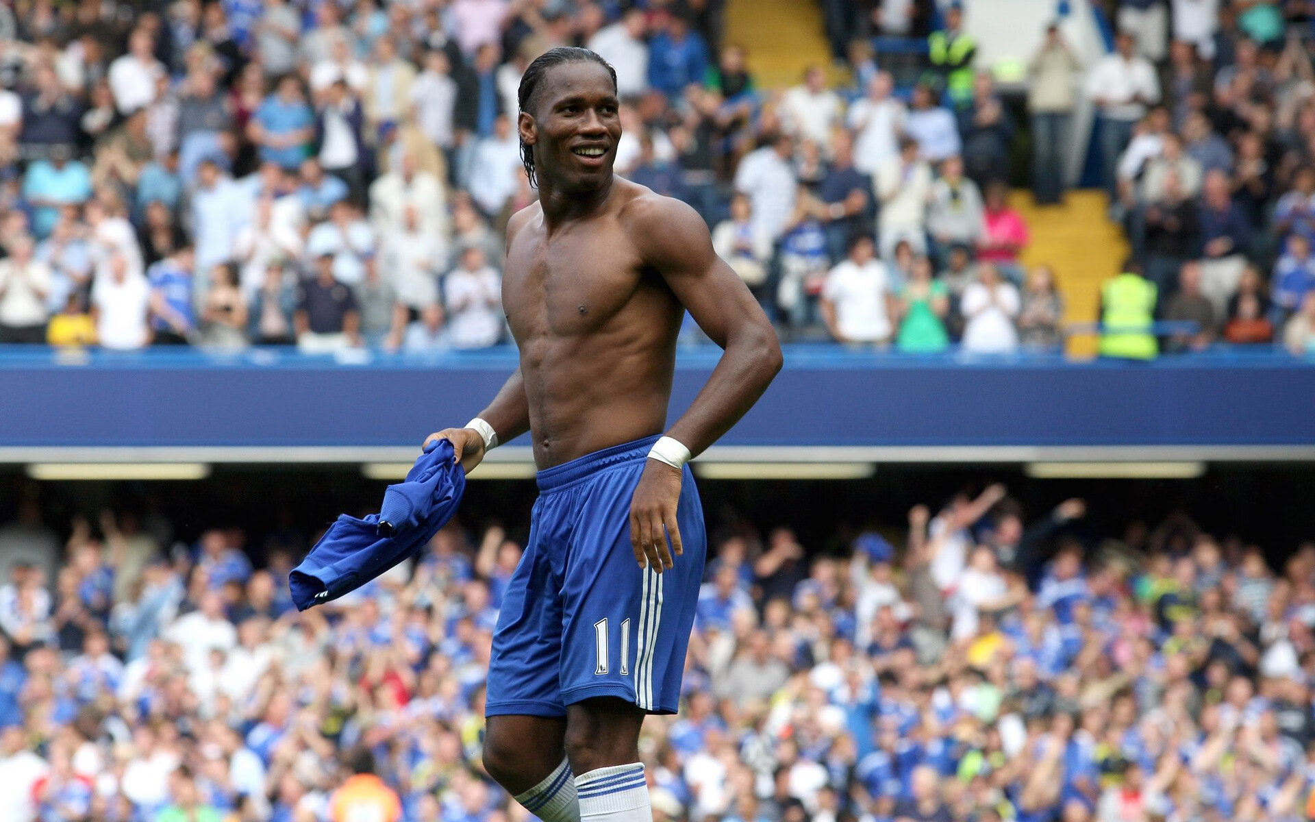 莱万刷新德甲纪录,成为历史第一射手,莱万的德甲纪录