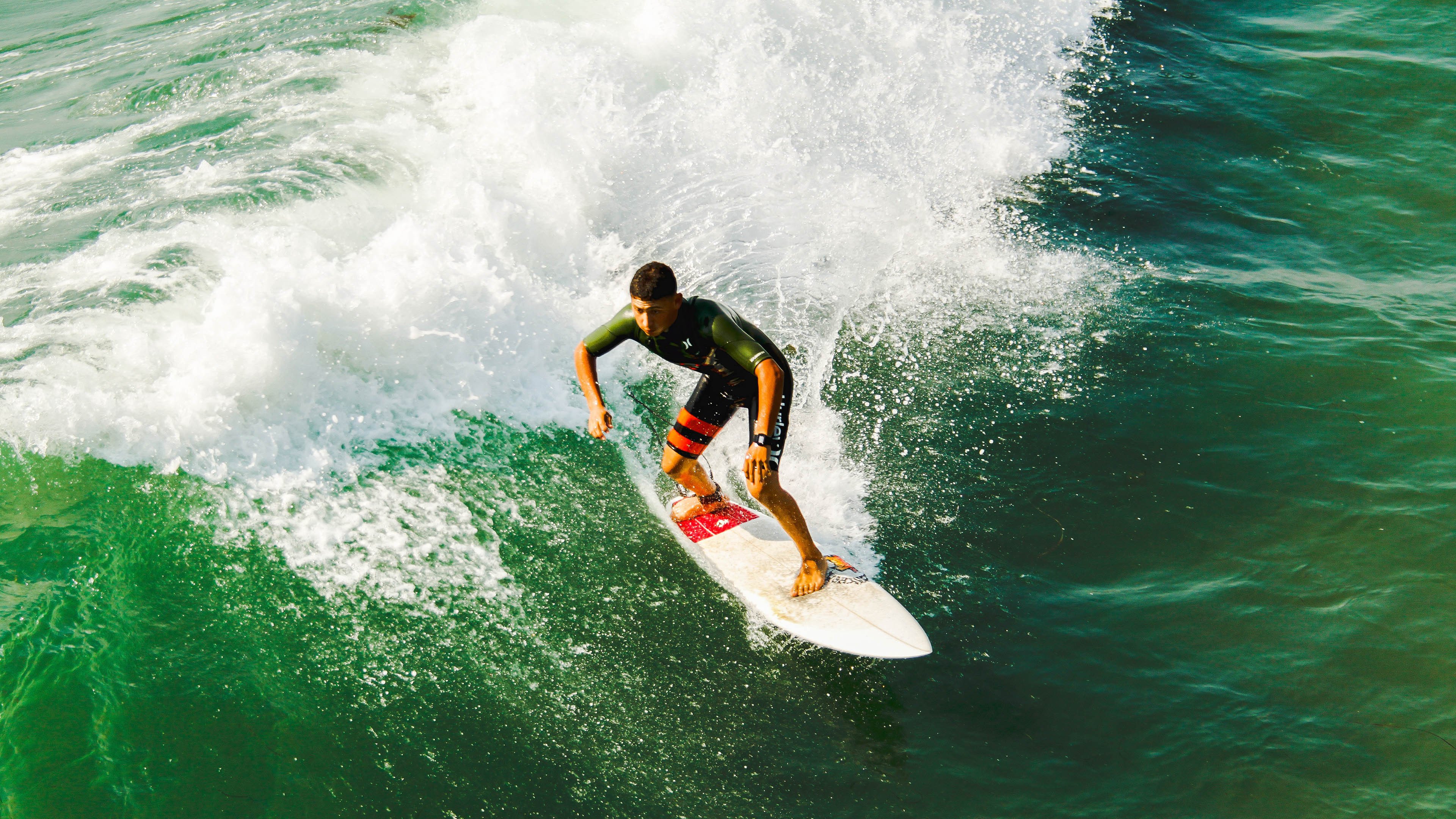 赛场“火药味十足”:欧冠中的激烈对抗,欧冠最精彩比赛